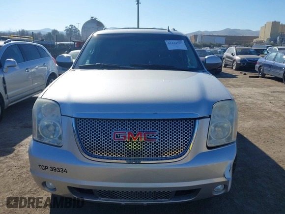 2010 GMC Yukon XL Denali with VIN 1GKUKMEF0AR176578, listed as a IAAI auction lot 41444927 with 175,100 mi miles. Bid and sale history available at carsss.com. Image 12.