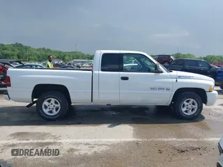 2000 Dodge 1500 with VIN 3B7HC13Z7YG103630, listed as a IAAI auction lot 42240485 with 21,142 mi miles and . Bid and sale history available at DreamBid. Image 13.