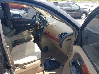 2014 Chrysler Town & Country Touring with VIN 2C4RC1BG4ER217711, listed as a IAAI auction lot 42155688 with 370,937 mi miles. Bid and sale history available at carsss.com. Image 5.