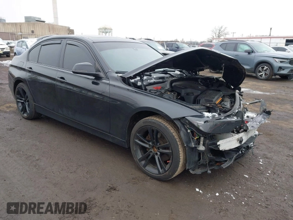 2015 BMW 3 Series 328i xDrive z VIN WBA3B5C55FF959652, wystawiony jako IAAI lot #41545937 z przebiegiem 101 637 mil mil oraz . Historia ofert i sprzedaży dostępna na DreamBid. Obrazek 1.