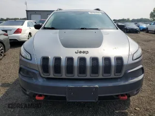 2015 Jeep Cherokee Trailhawk z VIN 1C4PJMBS5FW778852, wystawiony jako Copart lot #59107555 z przebiegiem Nie podano mil oraz Czysty tytuł • Clean title. Historia ofert i sprzedaży dostępna na DreamBid. Obrazek 5.