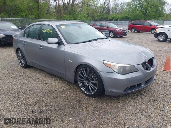 2005 BMW 5 Series 545i with VIN WBANB33555B089128, listed as a IAAI auction lot 42157702 with 206,362 mi miles and . Bid and sale history available at carsss.com. Image 1.