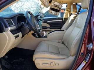 2018 Toyota Highlander SE z VIN 5TDKZRFH9JS238704, wystawiony jako Copart lot #74180764 z przebiegiem 96 037 mil mil oraz Szkoda całkowita • Salvage title. Historia ofert i sprzedaży dostępna na DreamBid. Obrazek 7.