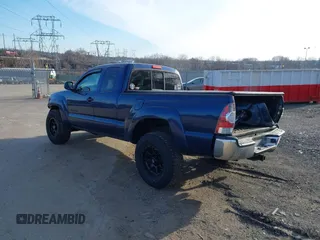 2008 Toyota Tacoma with VIN 5TEUU42N68Z533231, listed as a IAAI auction lot 41588789 with 114,423 mi miles and . Bid and sale history available at DreamBid. Image 3.