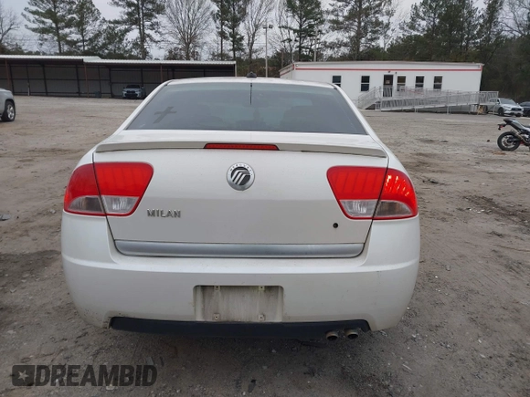2011 Mercury Milan with VIN 3MEHM0HAXBR600952, listed as a IAAI auction lot 41381502 with 224,045 mi miles. Bid and sale history available at carsss.com. Image 16.