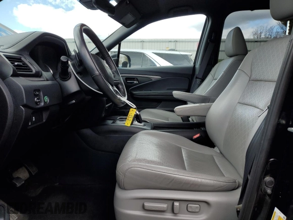 2019 Honda Passport EX-L z VIN 5FNYF8H59KB027590, wystawiony jako Copart lot #53875665 z przebiegiem 57 911 mil mil oraz Czysty tytuł • Clean title. Historia ofert i sprzedaży dostępna na DreamBid. Obrazek 7.