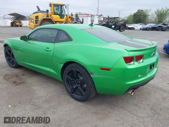 2011 Chevrolet Camaro 2LT z VIN 2G1FC1ED2B9142614, wystawiony jako IAAI lot #42043372 z przebiegiem 143 094 mil mil oraz . Historia ofert i sprzedaży dostępna na DreamBid. Obrazek 3.