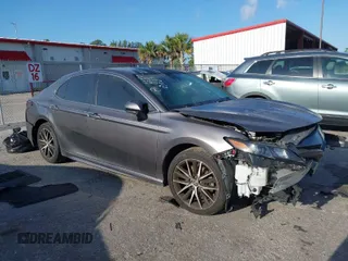 2021 Toyota Camry SE Nightshade with VIN 4T1G11AK3MU408410, listed as a IAAI auction lot 41797519 with 87,620 mi miles. Bid and sale history available at carsss.com. Image 1.