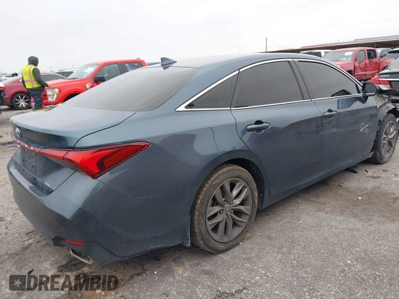2022 Toyota Avalon XLE z VIN 4T1JZ1FB2NU073049, wystawiony jako IAAI lot #41506550 z przebiegiem 52 073 mil mil oraz . Historia ofert i sprzedaży dostępna na DreamBid. Obrazek 4.