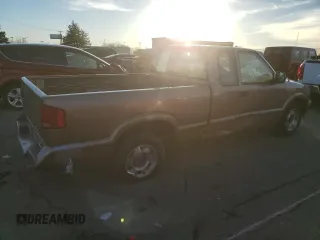 1997 GMC Sonoma SLS with VIN 1GTCS19X0V8510886, listed as a Copart auction lot 85332554 with 88,447 mi miles and Salvage Title. Bid and sale history available at carsss.com. Image 3.