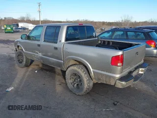 2002 GMC Sonoma SLS with VIN 1GTDT13W32K235627, listed as a IAAI auction lot 41722104 with 95,532 mi miles. Bid and sale history available at carsss.com. Image 3.