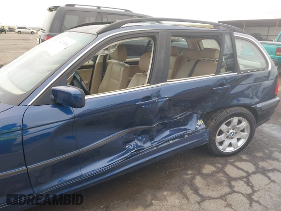 2004 BMW 3 Series 325i with VIN WBAEN33464PC13314, listed as a IAAI auction lot 42110516 with 195,498 mi miles and . Bid and sale history available at carsss.com. Image 6.