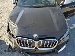 2024 BMW X1 xDrive28i z VIN WBX73EF02R5Z31516, wystawiony jako Copart lot #52913595 z przebiegiem Nie podano mil oraz Szkody całkowita. Historia ofert i sprzedaży dostępna na DreamBid. Obrazek 13.
