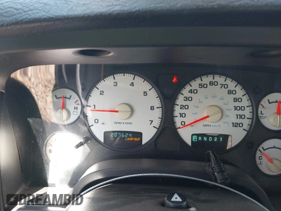 2005 Dodge 1500 SLT with VIN 1D7HA18D75S272401, listed as a IAAI auction lot 42122463 with 207,624 mi miles. Bid and sale history available at carsss.com. Image 7.