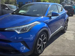 2018 Toyota C-HR XLE z VIN NMTKHMBX7JR014509, wystawiony jako IAAI lot #42375870 z przebiegiem 171 695 mil mil oraz . Historia ofert i sprzedaży dostępna na DreamBid. Obrazek 2.