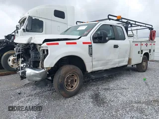 2017 Ford F-250 XL with VIN 1FD7X2B6XHEE15151, listed as a IAAI auction lot 42161769 with 293,798 mi miles and . Bid and sale history available at DreamBid. Image 17.