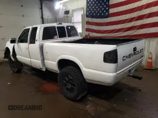 2003 GMC Sonoma SLS with VIN 1GTCT19X938160510, listed as a Copart auction lot 85343934 with 153,593 mi miles and Salvage Title. Bid and sale history available at carsss.com. Image 2.