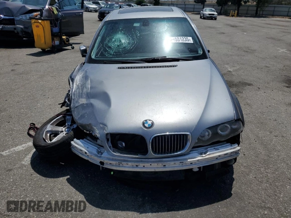 2005 BMW 3 Series 330i with VIN WBAEV53485KM39295, listed as a Copart auction lot 61581235 with 185,054 mi miles and Salvage title. Bid and sale history available at DreamBid. Image 5.