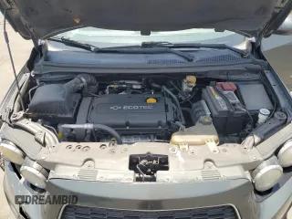 2013 Chevrolet Sonic LS z VIN 1G1JA6SH2D4136905, wystawiony jako Copart lot #55980485 z przebiegiem 176 857 mil mil oraz Nie do naprawy • Non repairable. Historia ofert i sprzedaży dostępna na DreamBid. Obrazek 11.