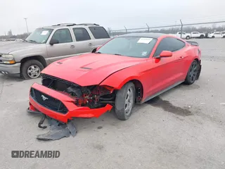 2019 Ford Mustang EcoBoost z VIN 1FA6P8TH7K5197377, wystawiony jako IAAI lot #41489649 z przebiegiem 70 550 mil mil oraz . Historia ofert i sprzedaży dostępna na DreamBid. Obrazek 2.