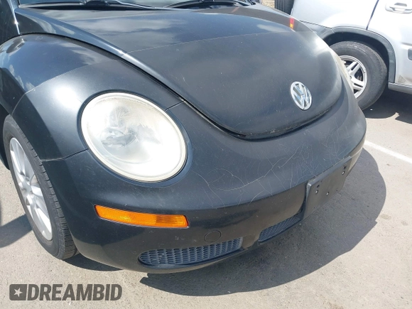 2008 Volkswagen New Beetle Coupe S with VIN 3VWPW31C38M505088, listed as a IAAI auction lot 42055070 with 137,031 mi miles. Bid and sale history available at carsss.com. Image 12.