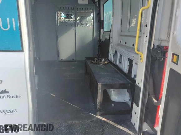 2018 Ford Transit z VIN 1FTYE1CM4JKB42317, wystawiony jako IAAI lot #42558333 z przebiegiem 204 042 mil mil oraz . Historia ofert i sprzedaży dostępna na DreamBid. Obrazek 17.