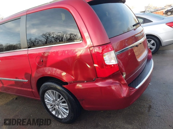 2015 Chrysler Town & Country Touring-L with VIN 2C4RC1CG7FR674321, listed as a IAAI auction lot 41750796 with 165,179 mi miles. Bid and sale history available at carsss.com. Image 6.