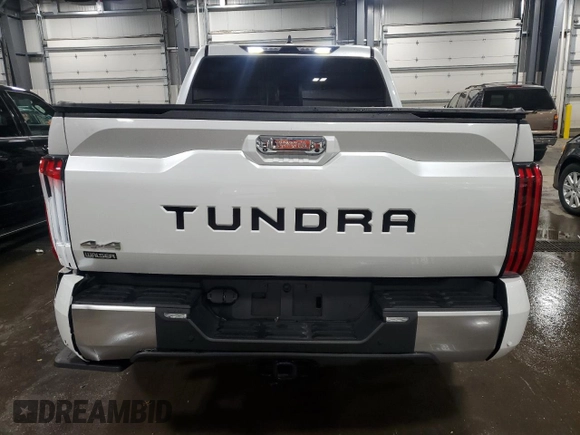 2024 Toyota Tundra Limited z VIN 5TFJA5DB0RX234749, wystawiony jako Copart lot #56183955 z przebiegiem 16 680 mil mil oraz Szkoda całkowita • Salvage title. Historia ofert i sprzedaży dostępna na DreamBid. Obrazek 6.