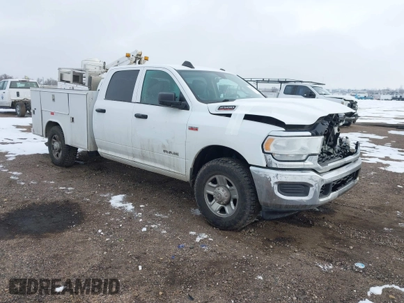2020 Ram 2500 Tradesman with VIN 3C6UR4HJ1LG261432, listed as a IAAI auction lot 41573636 with 154,147 mi miles. Bid and sale history available at carsss.com. Image 1.