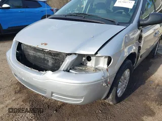 2005 Chrysler Town & Country with VIN 1C4GP45R55B238222, listed as a IAAI auction lot 41780737 with 166,880 mi miles. Bid and sale history available at carsss.com. Image 6.