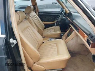 1983 Mercedes-Benz 300 SD z VIN WDBCB20A7DB045764, wystawiony jako IAAI lot #41504450 z przebiegiem 169 882 mil mil oraz . Historia ofert i sprzedaży dostępna na DreamBid. Obrazek 5.