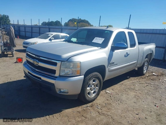 2011 Chevrolet Silverado 1500 LT with VIN 1GCRCSE0XBZ133317, listed as a IAAI auction lot 40613235 with 96,334 mi miles. Bid and sale history available at carsss.com. Image 2.