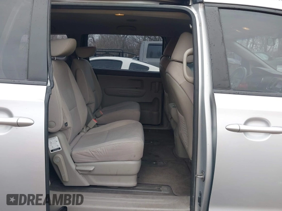 2017 Kia Sedona L with VIN KNDMA5C17H6271663, listed as a IAAI auction lot 41492437 with 338,875 mi miles. Bid and sale history available at carsss.com. Image 8.