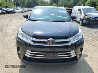 2017 Toyota Highlander XLE with VIN 5TDJZRFH9HS461668, listed as a Copart auction lot 60532375 with 82,923 mi miles and Salvage title. Bid and sale history available at DreamBid. Image 5.