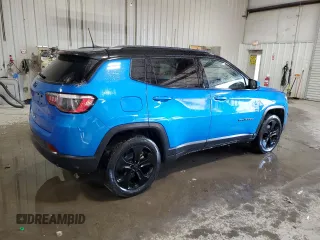 2020 Jeep Compass Altitude z VIN 3C4NJDBBXLT256470, wystawiony jako Copart lot #88228415 z przebiegiem 48 480 mil mil oraz Szkoda całkowita • Salvage title. Historia ofert i sprzedaży dostępna na DreamBid. Obrazek 3.