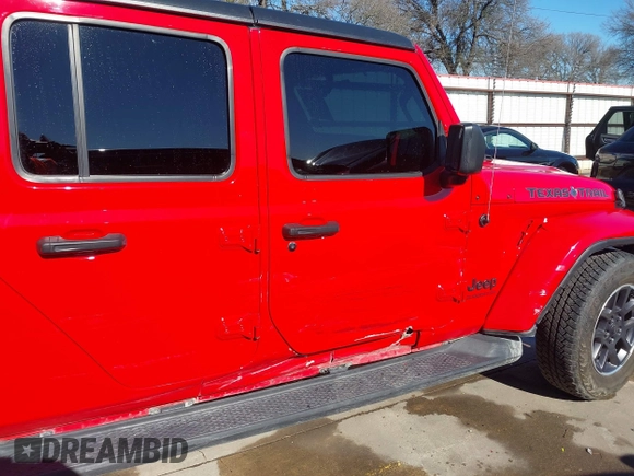 2021 Jeep Gladiator Freedom z VIN 1C6HJTAG7ML609661, wystawiony jako IAAI lot #41410756 z przebiegiem 44 636 mil mil oraz . Historia ofert i sprzedaży dostępna na DreamBid. Obrazek 18.