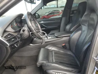 2017 BMW X5 M z VIN 5YMKT6C31H0X20497, wystawiony jako Copart lot #42835023 z przebiegiem 55 355 mil mil oraz . Historia ofert i sprzedaży dostępna na DreamBid. Obrazek 7.