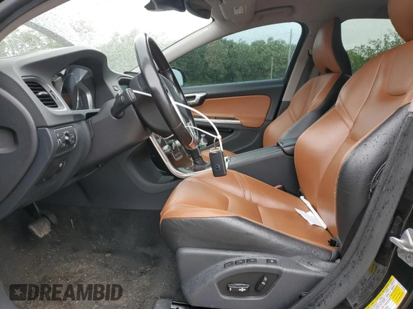 2015 Volvo V60 T5 z VIN YV4612HK0F1001660, wystawiony jako Copart lot #57965675 z przebiegiem 101 137 mil mil oraz Nie do naprawy • Non repairable. Historia ofert i sprzedaży dostępna na DreamBid. Obrazek 7.
