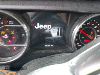 2021 Jeep Gladiator Mojave z VIN 1C6JJTEG9ML605638, wystawiony jako IAAI lot #40302253 z przebiegiem 32 019 mil mil oraz . Historia ofert i sprzedaży dostępna na DreamBid. Obrazek 7.