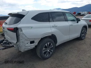 2022 Toyota Highlander XLE with VIN 5TDGZRBHXNS234405, listed as a IAAI auction lot 42045237 with 49,875 mi miles and . Bid and sale history available at DreamBid. Image 4.