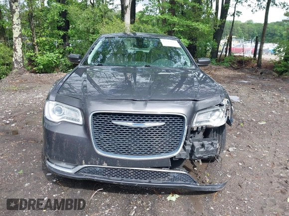 2016 Chrysler 300 Anniversary Edition z VIN 2C3CCAAG3GH141208, wystawiony jako IAAI lot #42213612 z przebiegiem 113 744 mil mil oraz . Historia ofert i sprzedaży dostępna na DreamBid. Obrazek 12.