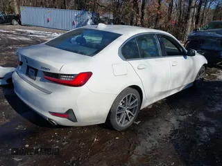 2020 BMW 3 Series 330i xDrive with VIN 3MW5R7J08L8B24124, listed as a IAAI auction lot 41375124 with 90,989 mi miles. Bid and sale history available at carsss.com. Image 4.