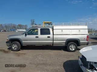 2002 Chevrolet Silverado 2500HD LS with VIN 1GCHK23U12F114290, listed as a IAAI auction lot 42115084 with 132,472 mi miles. Bid and sale history available at carsss.com. Image 14.