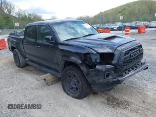2017 Toyota Tacoma SR5 z VIN 3TMDZ5BN5HM019889, wystawiony jako IAAI lot #42129978 z przebiegiem 126 807 mil mil oraz . Historia ofert i sprzedaży dostępna na DreamBid. Obrazek 1.
