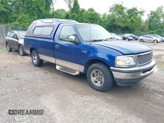 1998 Ford F-150 z VIN 1FTZF1725WNB76296, wystawiony jako IAAI lot #42278511 z przebiegiem 223 324 mil mil oraz . Historia ofert i sprzedaży dostępna na DreamBid. Obrazek 1.