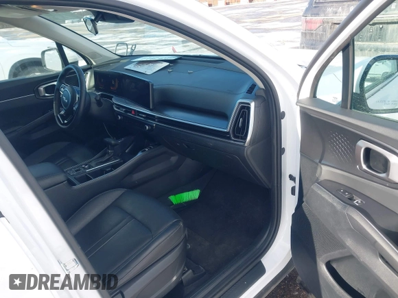 2024 Kia Sorento S z VIN 5XYRLDJC0RG275129, wystawiony jako IAAI lot #41354269 z przebiegiem 16 907 mil mil oraz . Historia ofert i sprzedaży dostępna na DreamBid. Obrazek 5.