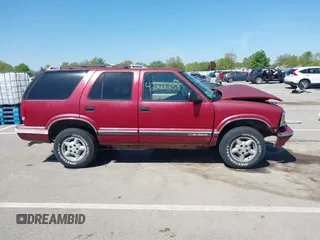 1996 Chevrolet Blazer z VIN 1GNDT13W7T2254321, wystawiony jako IAAI lot #42222288 z przebiegiem Nie podano mil oraz . Historia ofert i sprzedaży dostępna na DreamBid. Obrazek 13.