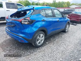 2022 Nissan Kicks S z VIN 3N1CP5BV1NL481274, wystawiony jako IAAI lot #42259040 z przebiegiem 32 082 mil mil oraz . Historia ofert i sprzedaży dostępna na DreamBid. Obrazek 4.