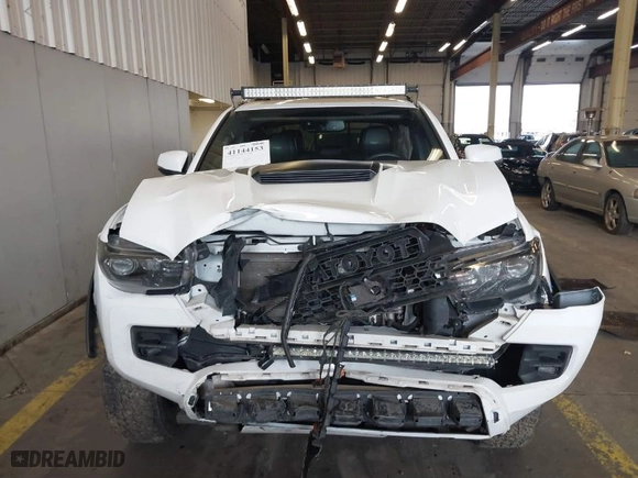 2019 Toyota Tacoma 4WD SR with VIN 5TFCZ5AN0KX209923, listed as a IAAI auction lot 41144153 with 50,605 mi miles. Bid and sale history available at carsss.com. Image 12.
