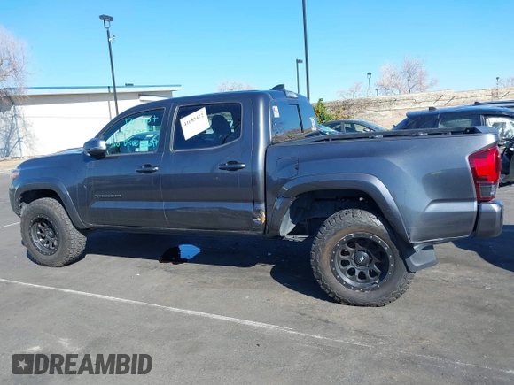 2018 Toyota Tacoma SR5 z VIN 3TMAZ5CN0JM077058, wystawiony jako IAAI lot #41685472 z przebiegiem 37 945 mil mil oraz . Historia ofert i sprzedaży dostępna na DreamBid. Obrazek 15.
